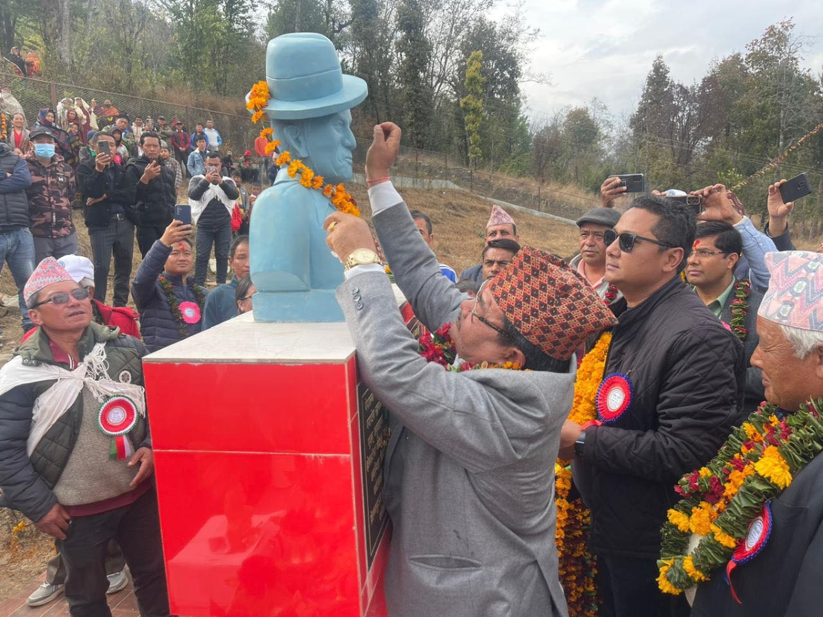 भकुण्डेमा सालिकसहितको उद्यान निर्माण