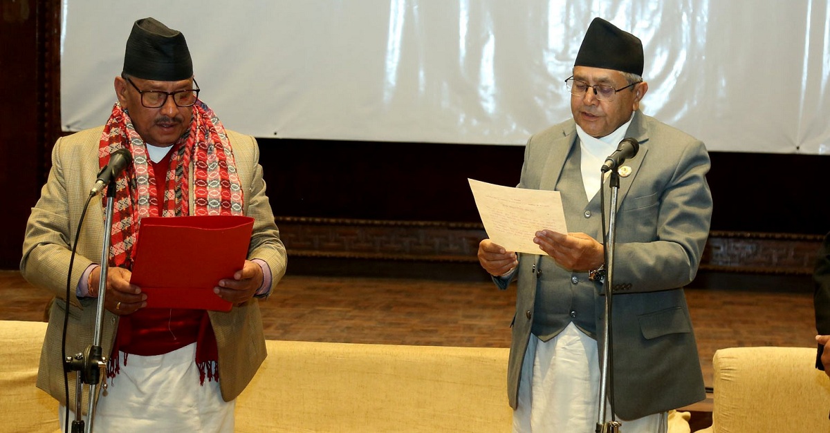 शिक्षा समितिका नवनियुक्त सभापति अम्मरबहादुर थापाले लिए शपथ