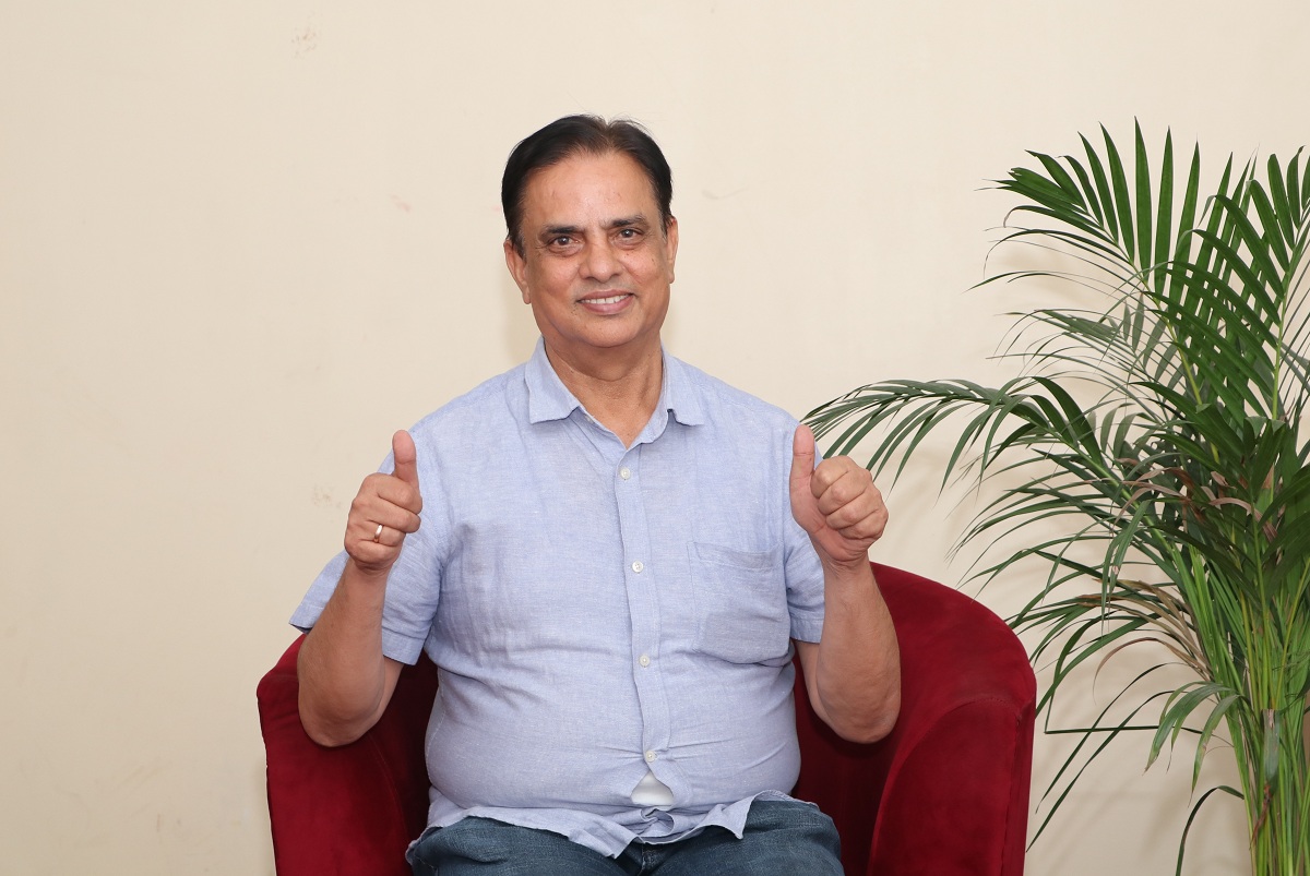 ‘अभिनेता एकै किसिमको भूमिकामा सीमित हुनु हुँदैन’- हरिवंश आचार्य