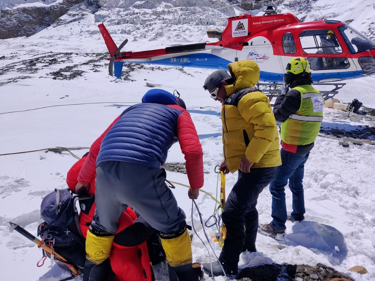 हिमालमा पर्यटकलाई हेलिकोप्टरको सहारा