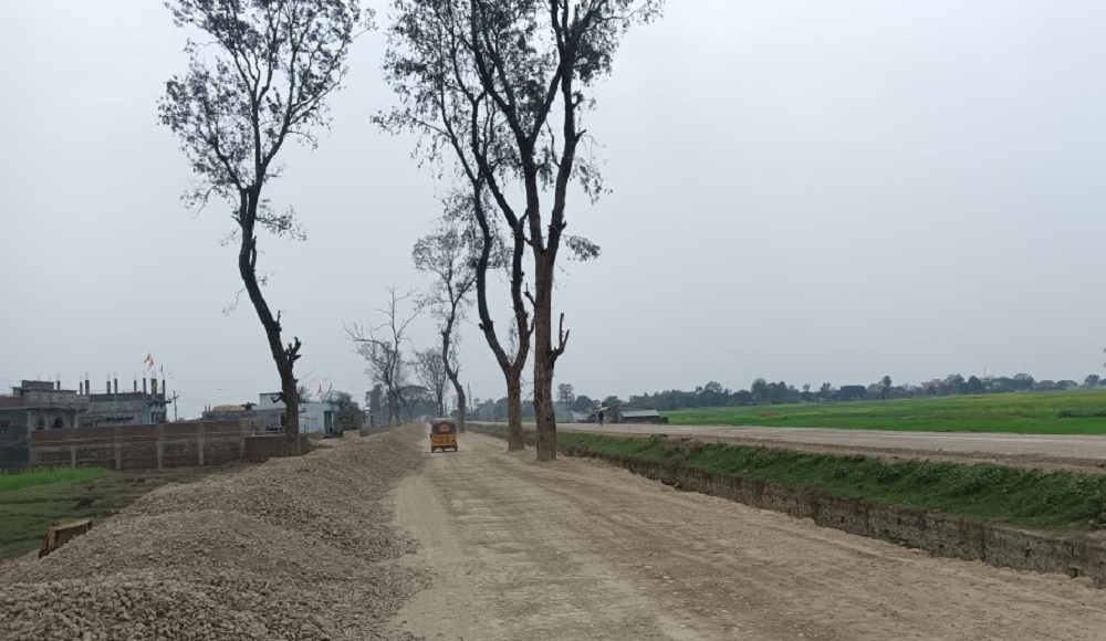 पूर्व मूख्यमन्त्रीको टोलीद्वारा अलपत्र रहेको ‘गुरवनिया–मर्यादपुर सडक’ निरीक्षण