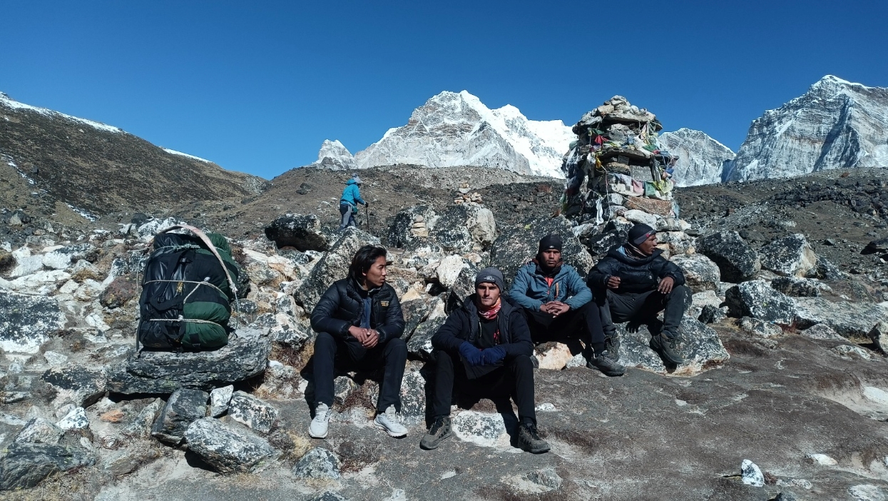 खुम्बुको पर्यटन जोगाउने भरियाहरूलाई छैन सम्मान