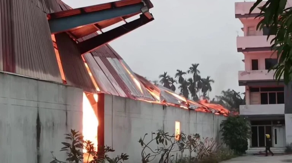 प्लाइउड उद्योगको आगो दुई दिनपछि निभाइयो, पन्ध्र करोड क्षति