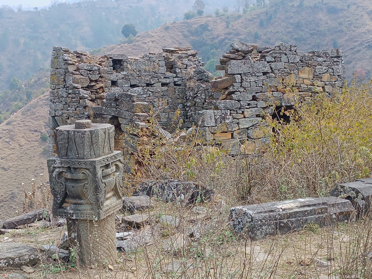 संरक्षणको पर्खाइमा डडेल्धुराको अजयमेरुकोट
