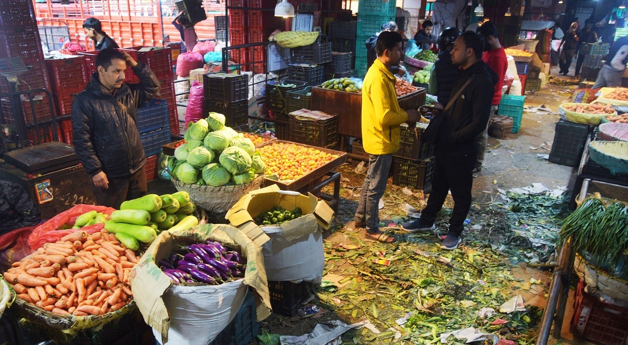 जहाँ दुर्गन्ध, त्यही तरकारी बजार (फोटो कथा)