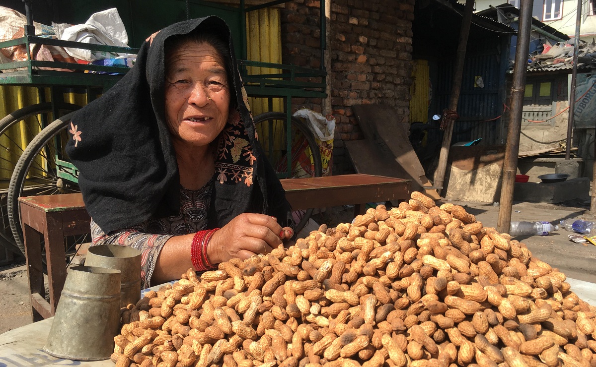 वृद्ध अवस्थामा पनि जाँगरले भरिएका पाखुराहरू