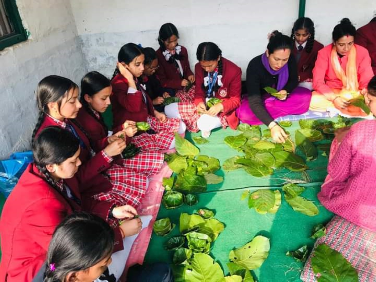 जब शिक्षक पात र सिन्का बोकेर कलास पसे…