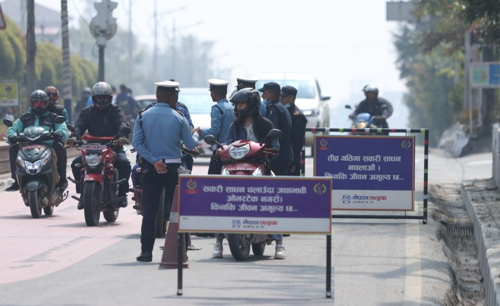 होलीमा जथाभावी रङ्ग दल्ने दुई सय ७७ जना पक्राउ