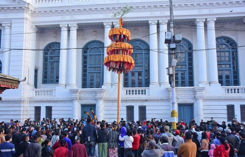 वसन्तपुरमा होलीको चहलपहल शुरु, चीर पूजा गर्नेको भीड