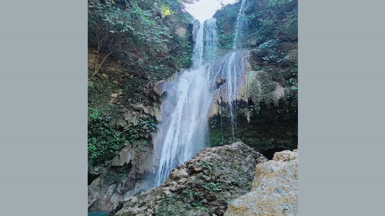पर्यटनको केन्द्र बन्दै दाङको पुरन्धरा झरना