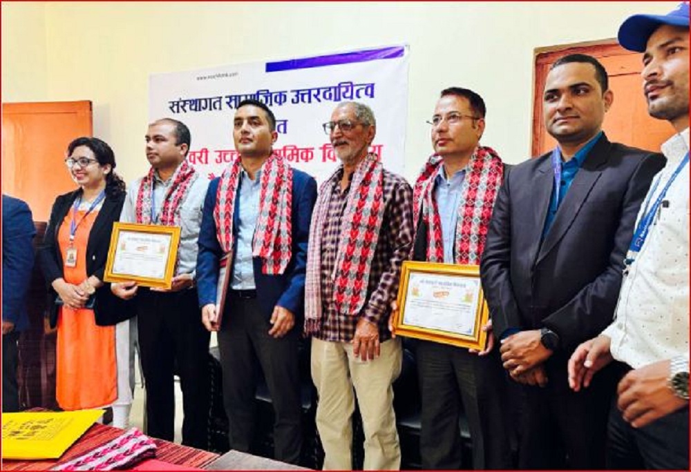 माछापुच्छ्रे बैंकद्धारा सुदूरपश्चिमको शैलेश्वरी विद्यालयमा ८ वटा शौचालय निर्माण