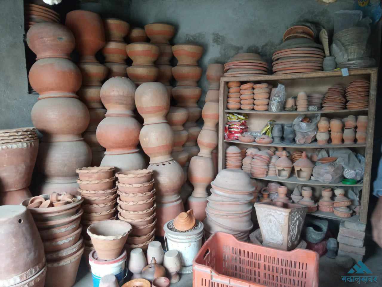 कुमाल समुदायको माटोका भाँडा बनाउने पेसा लोप हुँदै