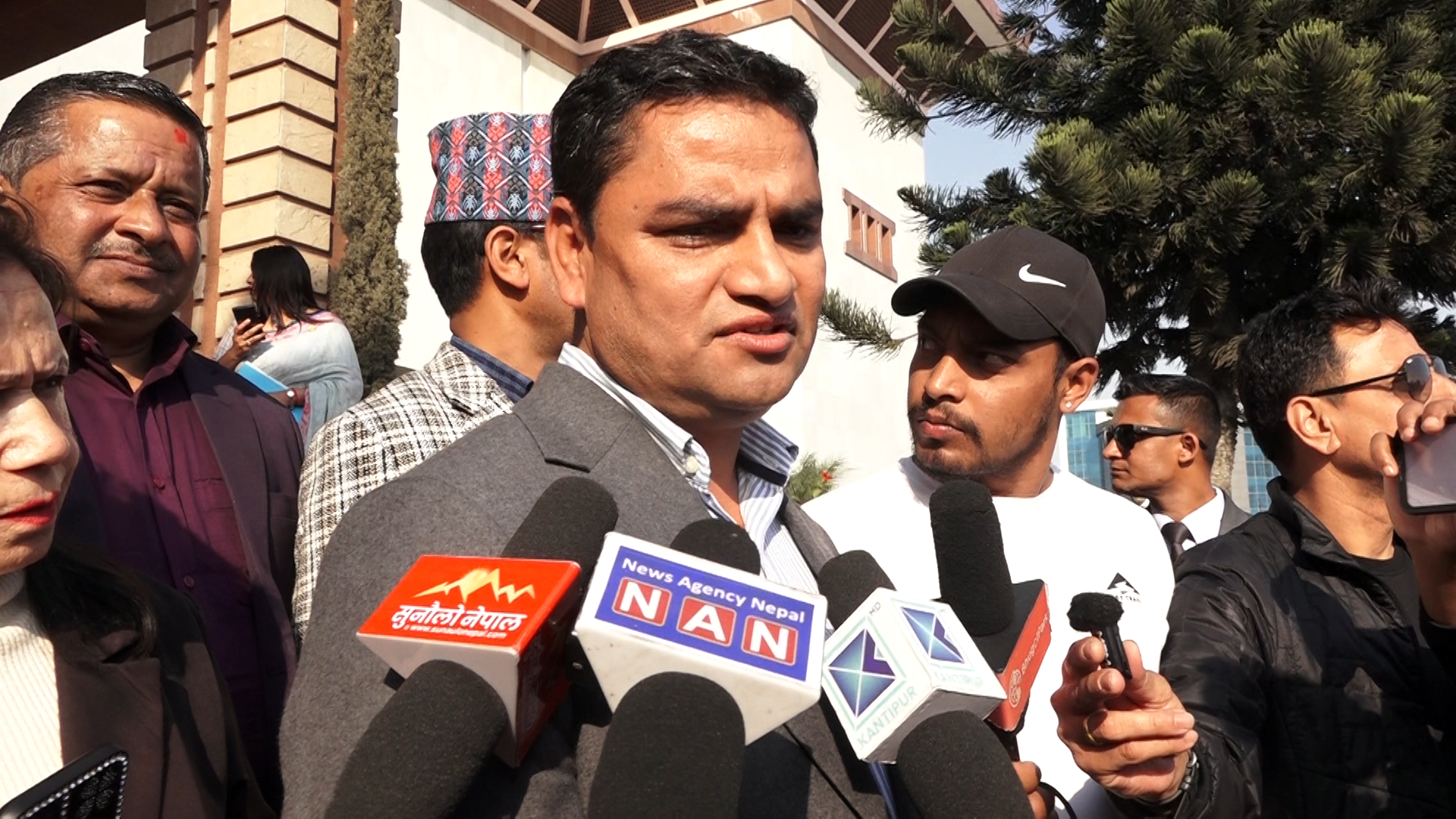 प्रधानमन्त्री अस्थिरताको पक्षमा छन्, यो सरकार टिक्दैन : प्रदीप पौडेल (भिडिओ)