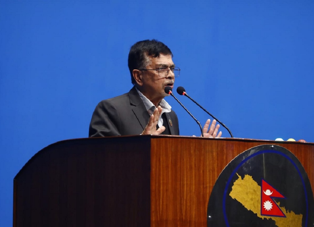 राजेन्द्र पाण्डेको आक्रोश-‘प्रधानमन्त्रीले खोलाको बगरको ठुटोलाई छोडेझैँ गरेर हिँड्नुभयो’