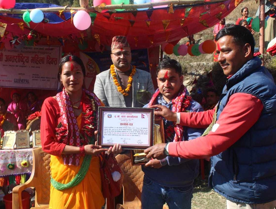 उमेर पुगेपछि बिहे गर्ने दम्पती नगद सहित सम्मानित