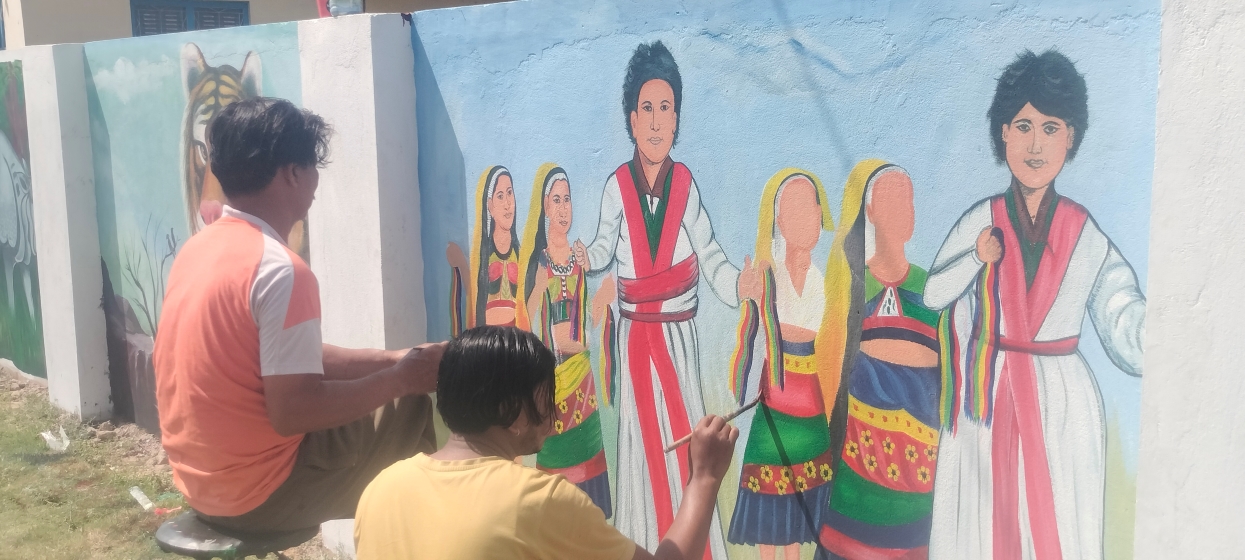 चित्र कोरेर गुजारा चलाउँदै आएका ५५ वर्षीय ‘तुलसीराम’