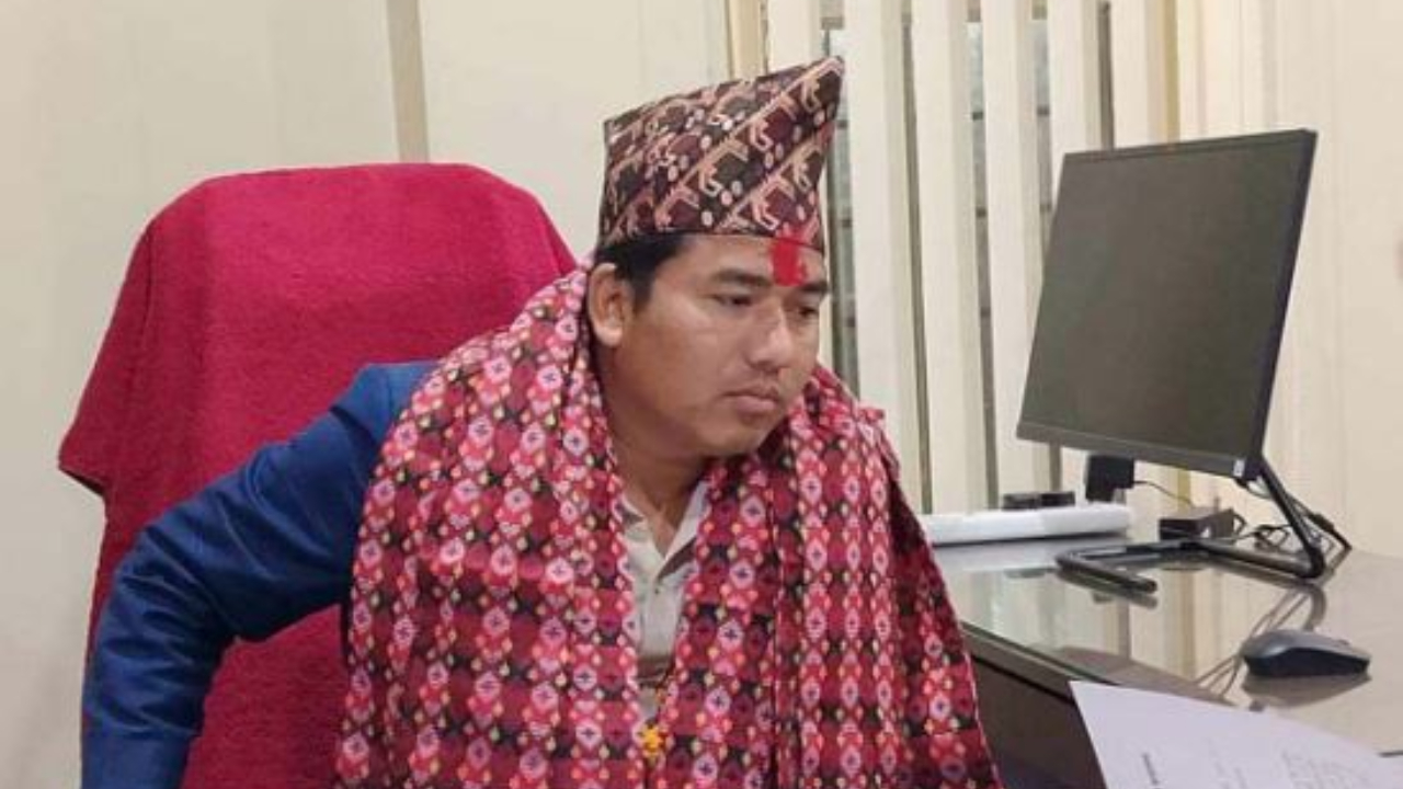 नाउपाका सांसद घनश्याम चौधरी निलम्बित