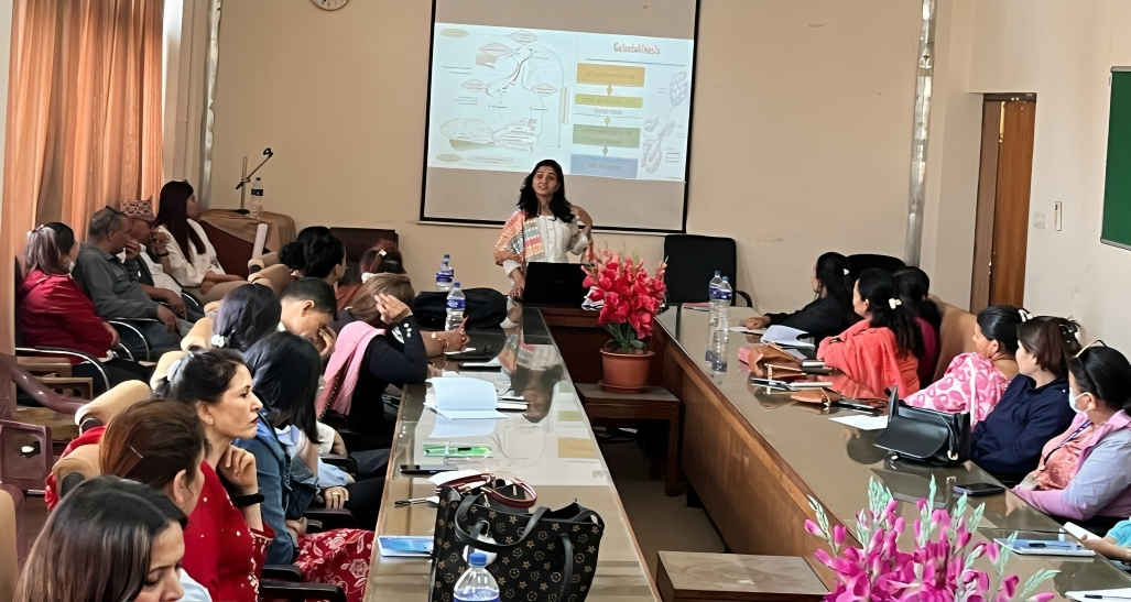पूर्ण स्तनपान प्रवर्द्धनका लागि स्वास्थ्यकर्मीलाई दिइयो आयुर्वेद सम्बन्धी अभिमुखीकरण