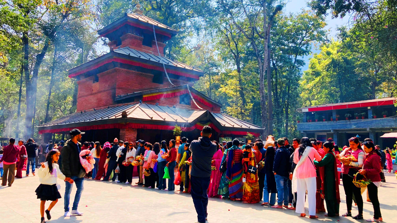 चैतेदसैँ सुरु भएसँगै कालिका मन्दिरमा धार्मिक पर्यटकको घुइँचो
