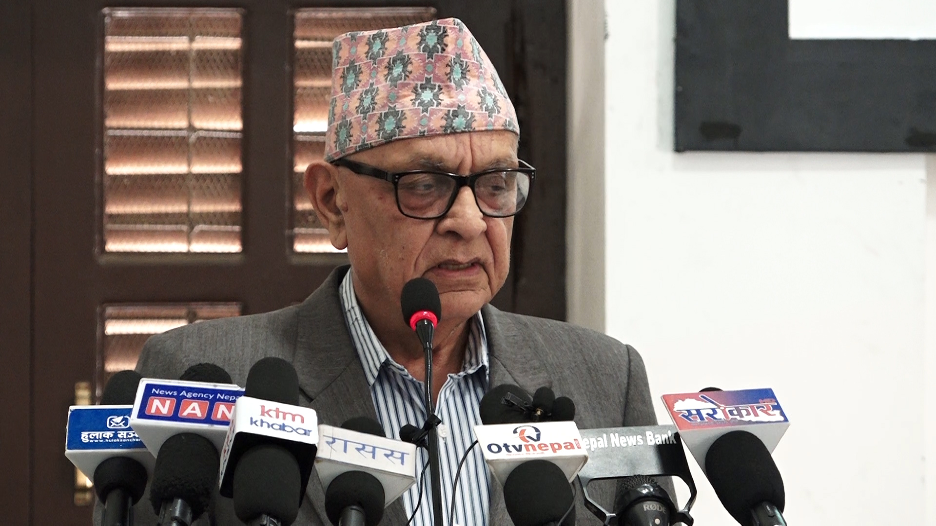 संविधान परिवर्तन अहिलेको मुख्य मुद्दा हो : डा.लोहनी