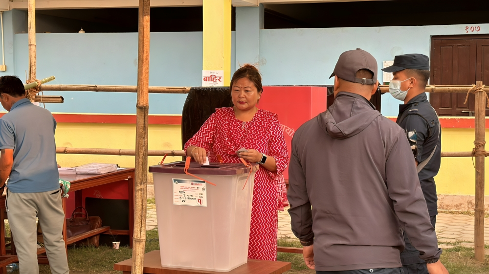 इलाम र बझाङमा मतदान सुरु, ५ बजेसम्म जारी रहने