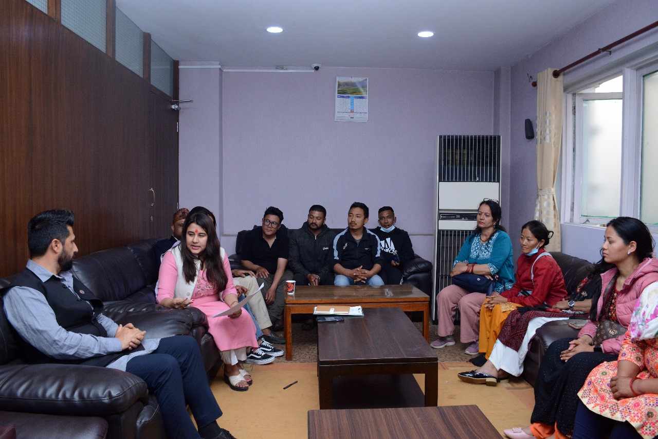 रुसी सेनामा आबद्ध नेपालीको जीवन रक्षाका लागि पहल गरिदिन गृहमन्त्री लामिछानेसँग आग्रह