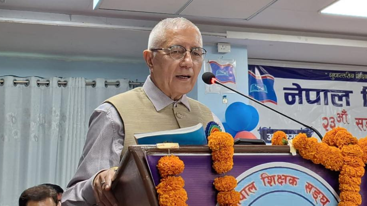 डा. शेखरको प्रश्न- प्रधानमन्त्री जाने बेला राजदूत फिर्ता बोलाउनु संयोग कि नियत ?