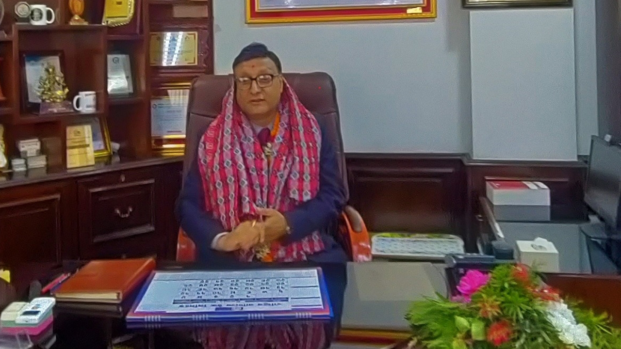 राष्ट्रिय बैंकका नवनियुक्त प्रमुख कार्यकारी अधिकृत खनालद्वारा पदभार ग्रहण
