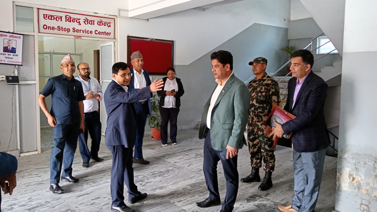 उद्योग परिसरमा मन्त्री भण्डारीको छड्के अनुगमन