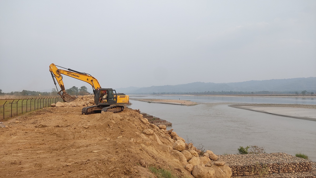 नारायणी नदी व्यवस्थापनका लागि तटबन्ध गरिँदै