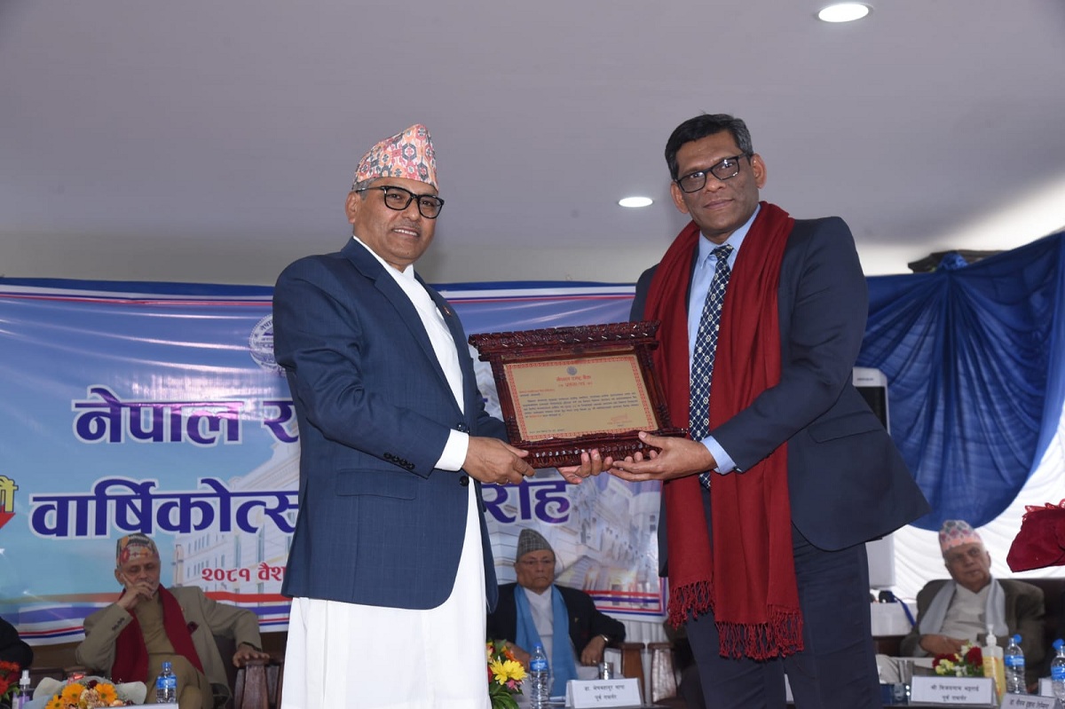 रेमिट्यान्सको आप्रवाह विधा तर्फ उल्लेखनीय योगदान गरेकोमा नेपाल एसबिआई बैंक सम्मानित