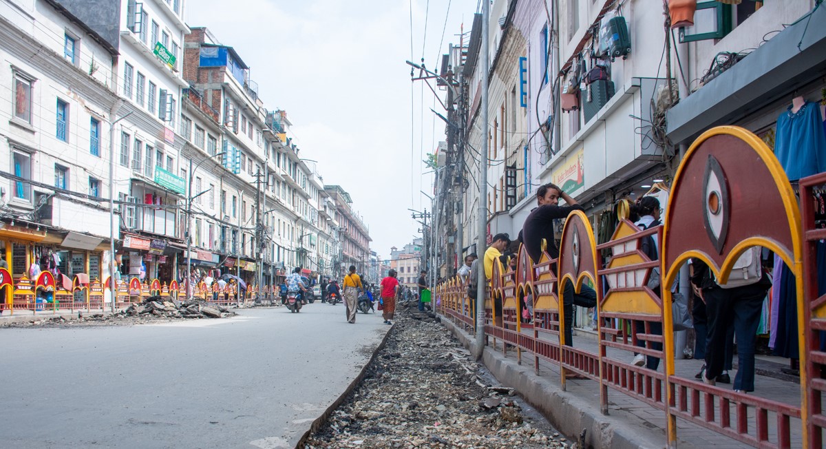 न्युरोडमा फुटपाथ बढाउने बाटो खुल्यो, अदालतले दियो काठमाडौँ महानगरका पक्षमा आदेश
