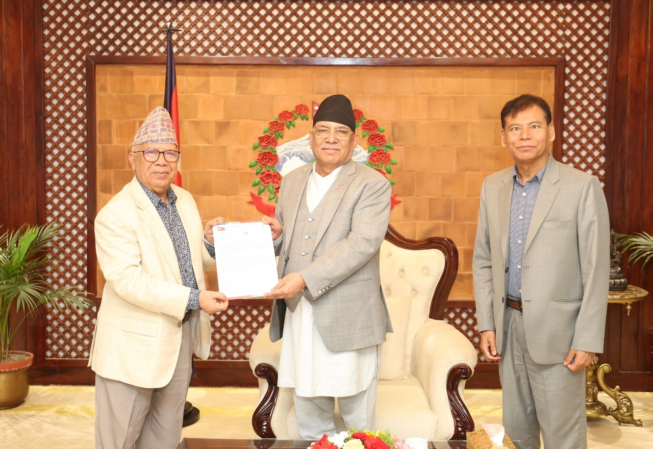 संसद्को गतिरोध अन्त्यका लागि माधव नेपालले गराए प्रधानमन्त्रीको ध्यानाकर्षण