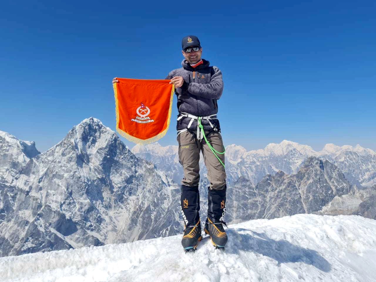 सशस्त्र प्रहरी निरीक्षक सुरज पौडेलले गरे सगरमाथा आरोहण