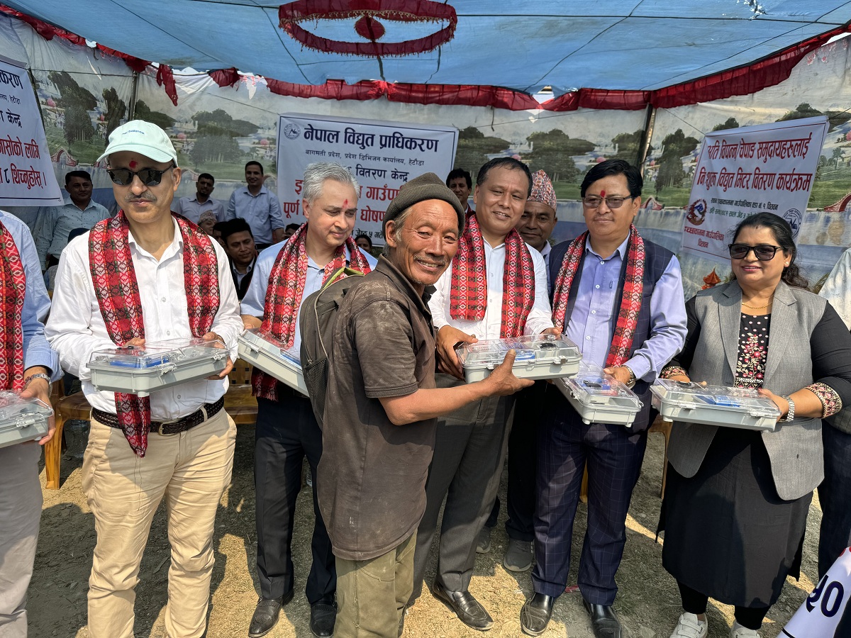 चेपाङबस्तीमा ‘बिजुली बत्ती’ पुग्यो, निःशुल्क मिटर वितण