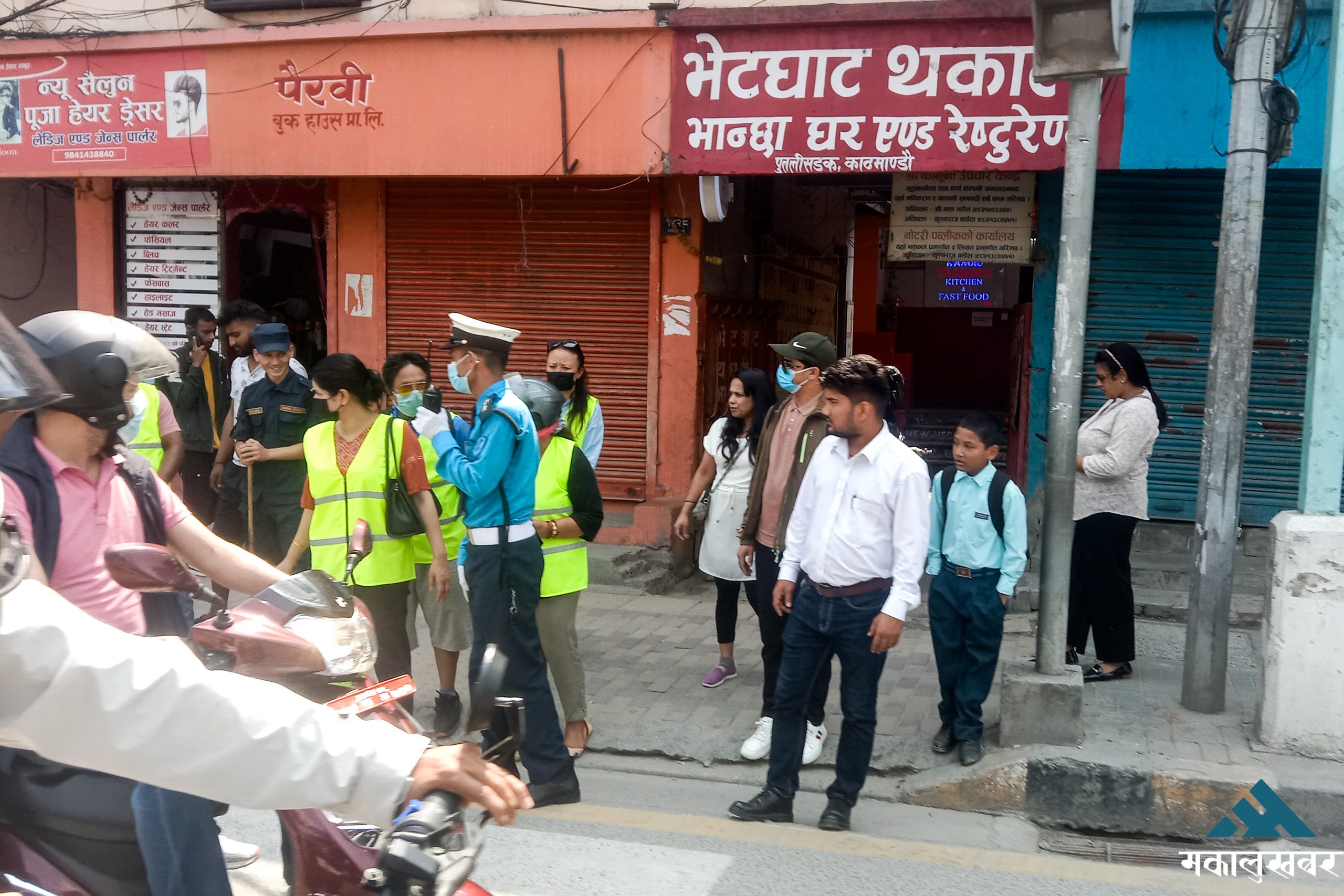 ट्राफिक नियम उल्लंघन गर्नेलाई सडकमा नखटाउन सर्वोच्चको अन्तरिम आदेश