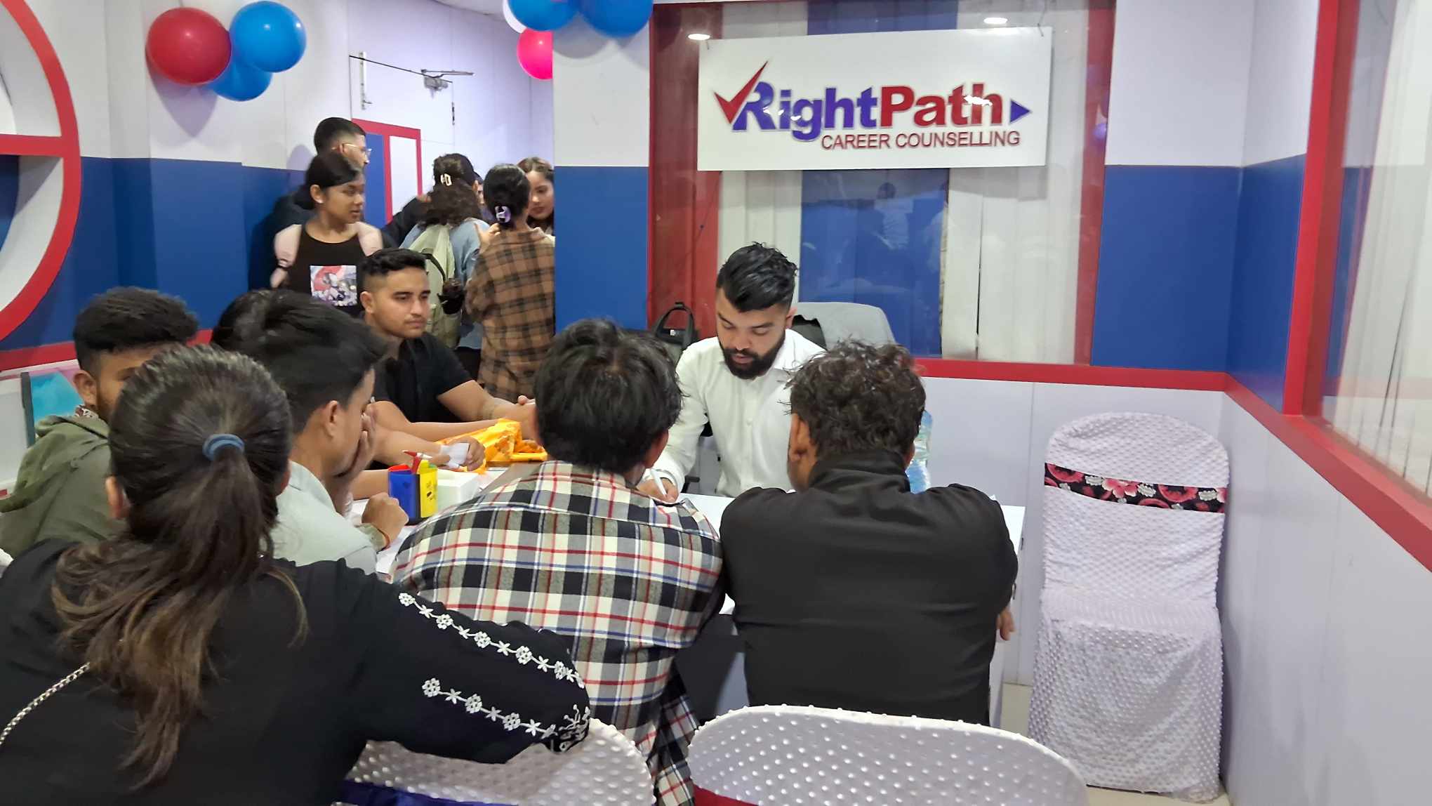 चितवनमा राइटपाथको ‘एजुकेसन कन्क्लेभ’ : १५०० बढी विद्यार्थी सहभागी