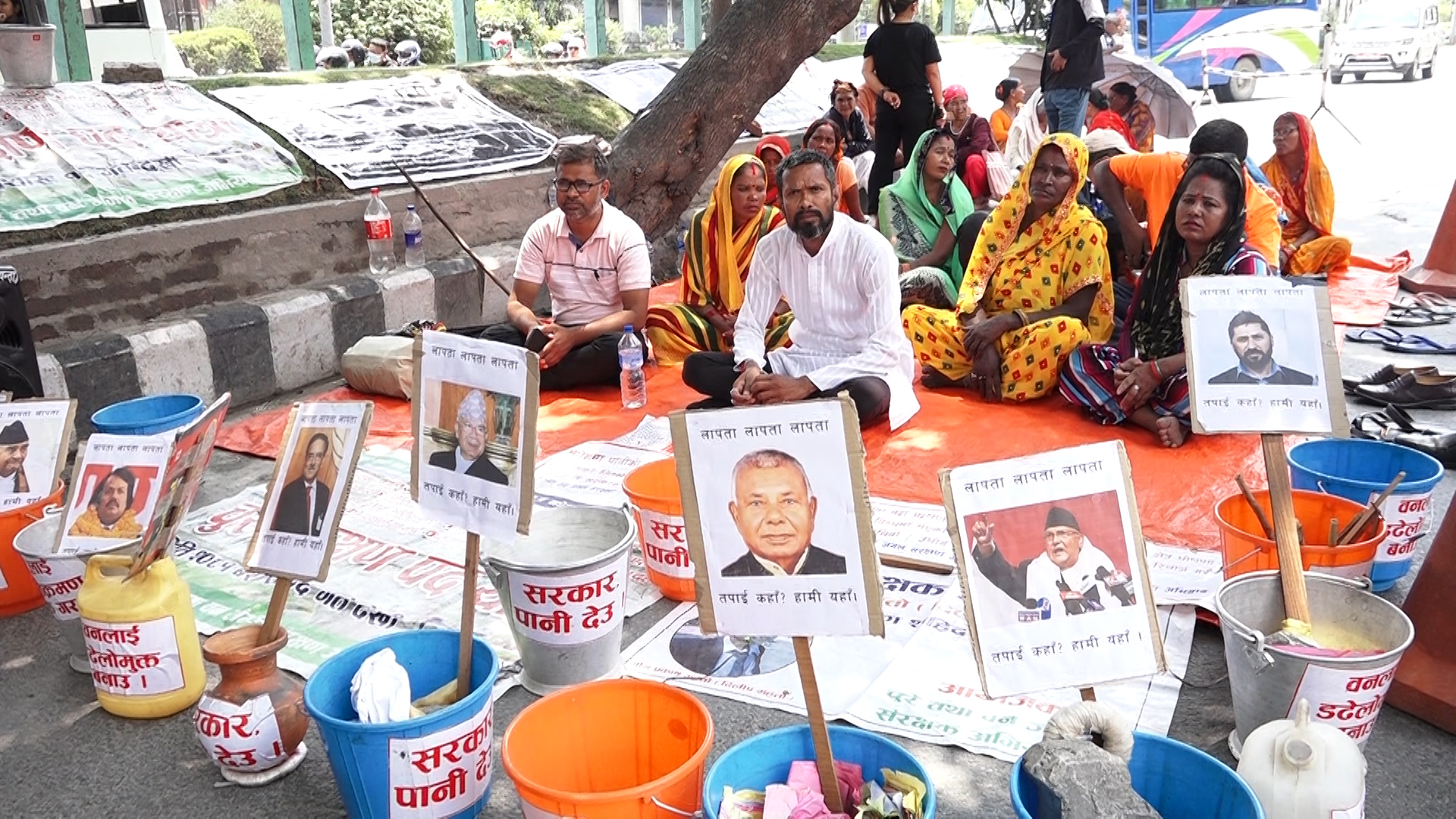 सरकारले चुरे संरक्षणमा बेवास्ता गरेको भन्दै माइतीघरमा निरन्तर प्रदर्शन (तस्बिरहरू)