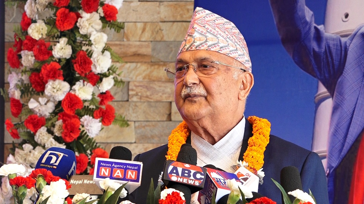 सरकार र निजी क्षेत्र दुवैले उत्पादन र रोजगारीको क्षेत्रमा विशेष लगानी गर्नुपर्छ : ओली
