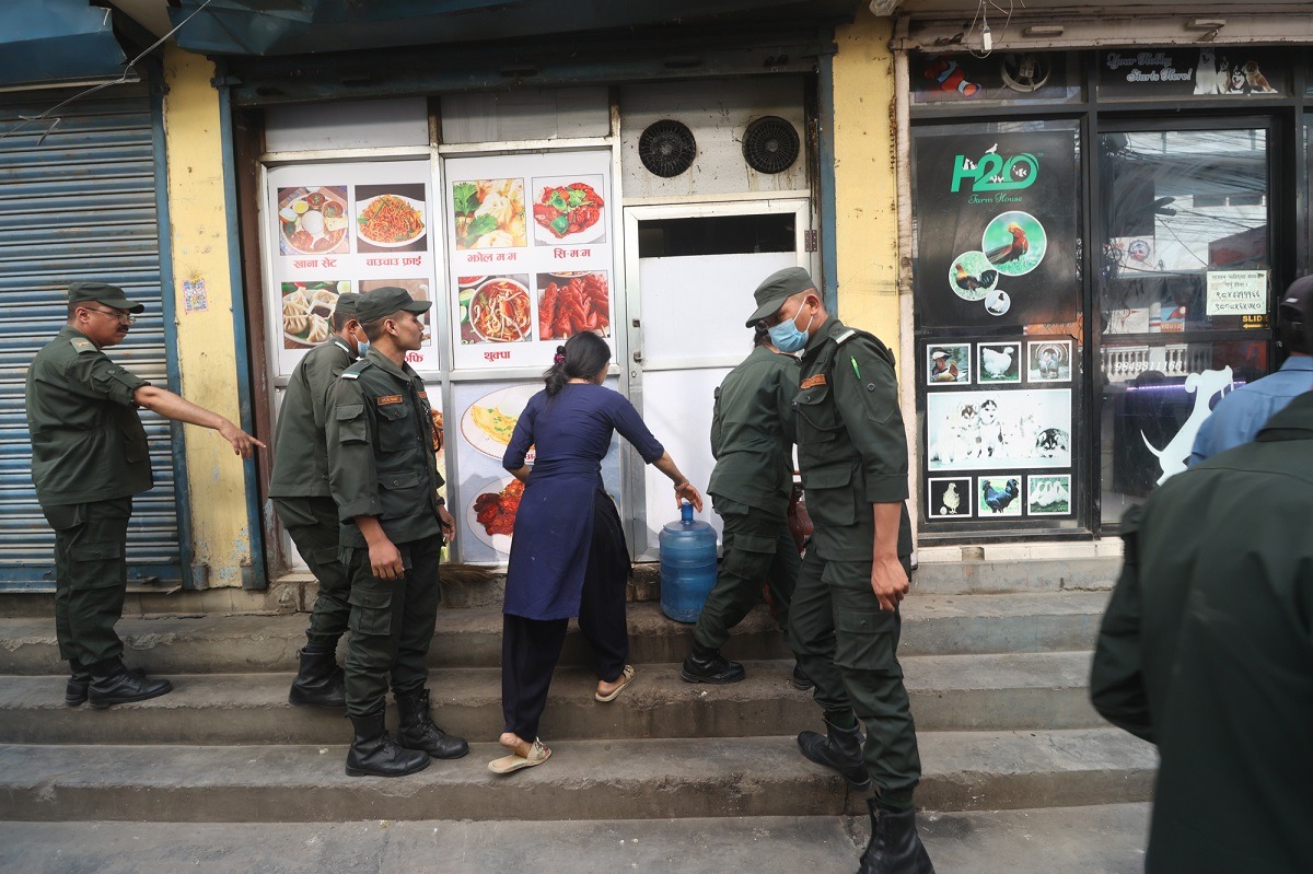 सामुदायिक विद्यालयका १७५ सटरमा महानगरको ताला