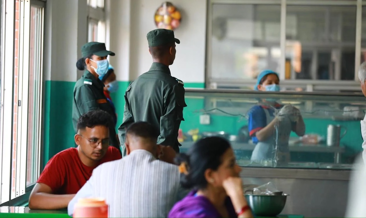सिंहदरबारका क्यान्टिनबाट बालेनको टोलीले गर्यो बालबालिकाको उद्धार