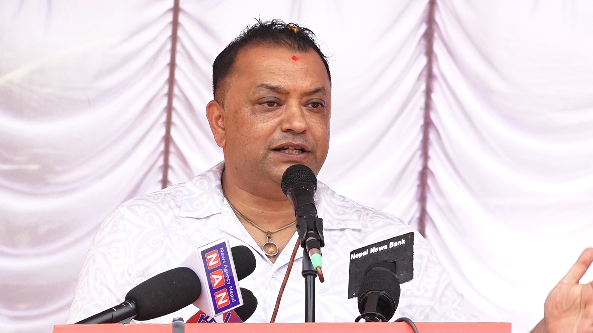 प्रधानमन्त्रीलाई किन प्रधानमन्त्री बनेको हुँ भन्ने नै थाहा छैन : गगन थापा