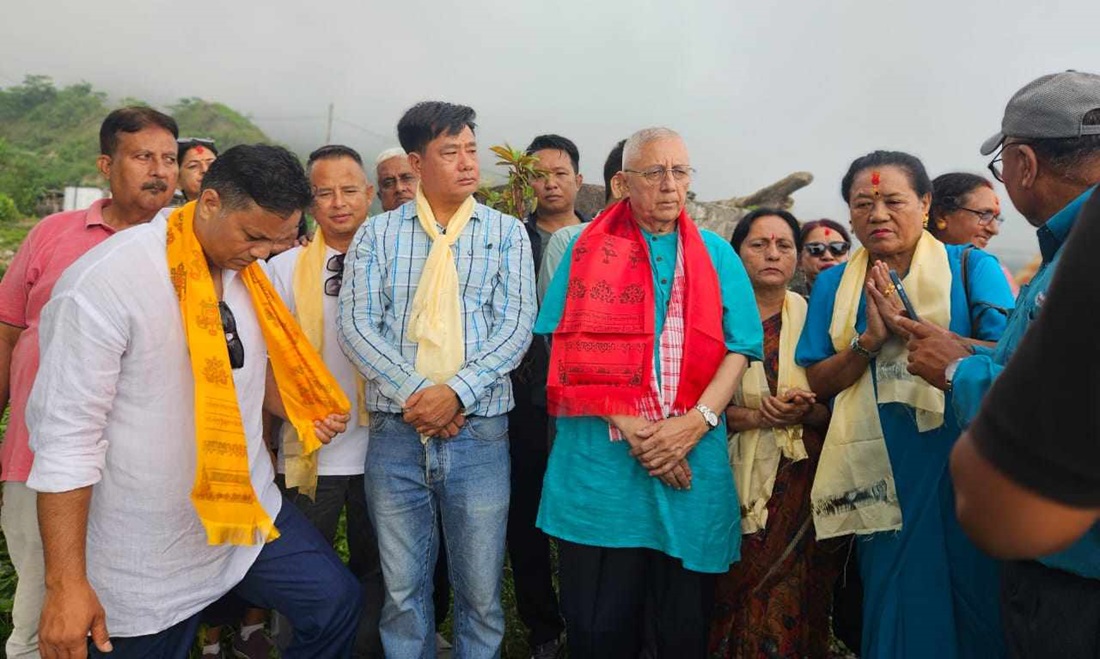 सुनसरीको बङ्सिलामा गुराँस संरक्षण अभियान, नेता कोइरालाले पनि रोपे बिरुवा