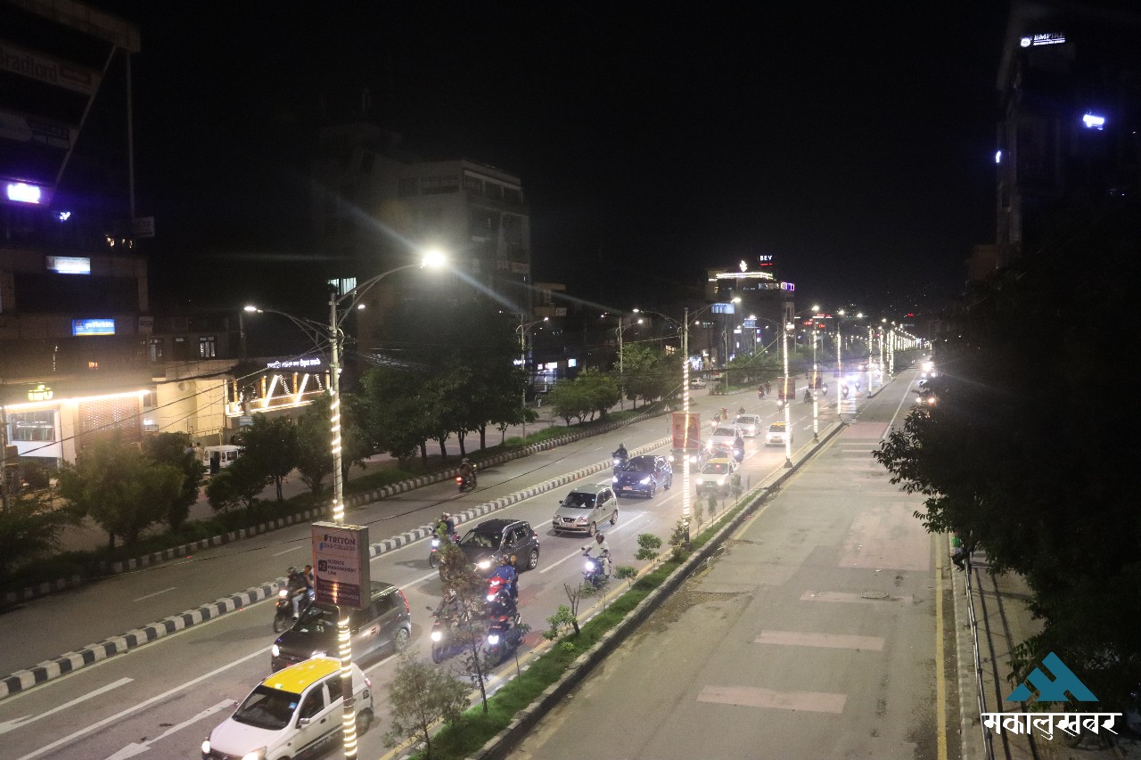 रातमा चम्किए राजधानीका सडक (तस्बिरहरू)