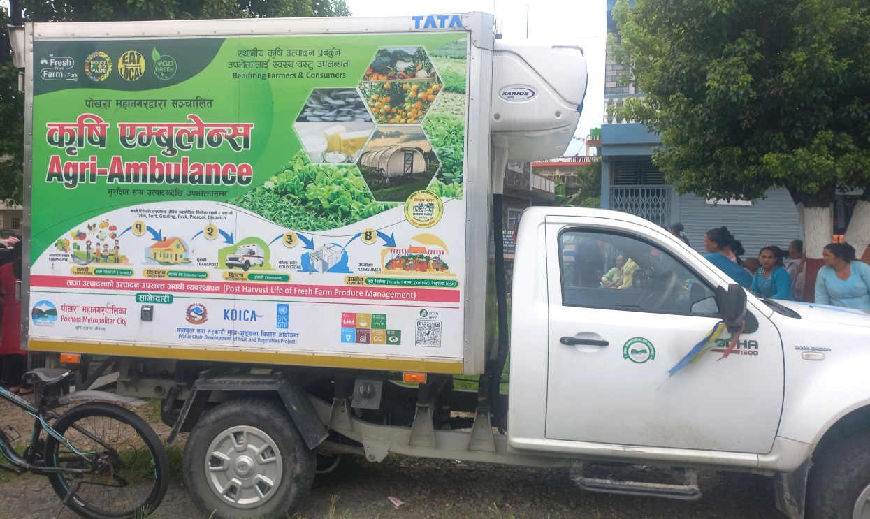 रत्नचोकमा किसान बजार सञ्चालनमा, गाउँगाउँबाट कृषि एम्बुलेन्सले ल्याउँछ तरकारी