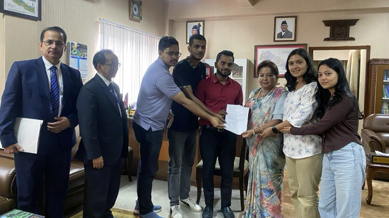 बङ्गलादेशबाट फर्किएका विद्यार्थीको आग्रह– त्यहाँ रहेका साथीहरूको सुरक्षा होस्