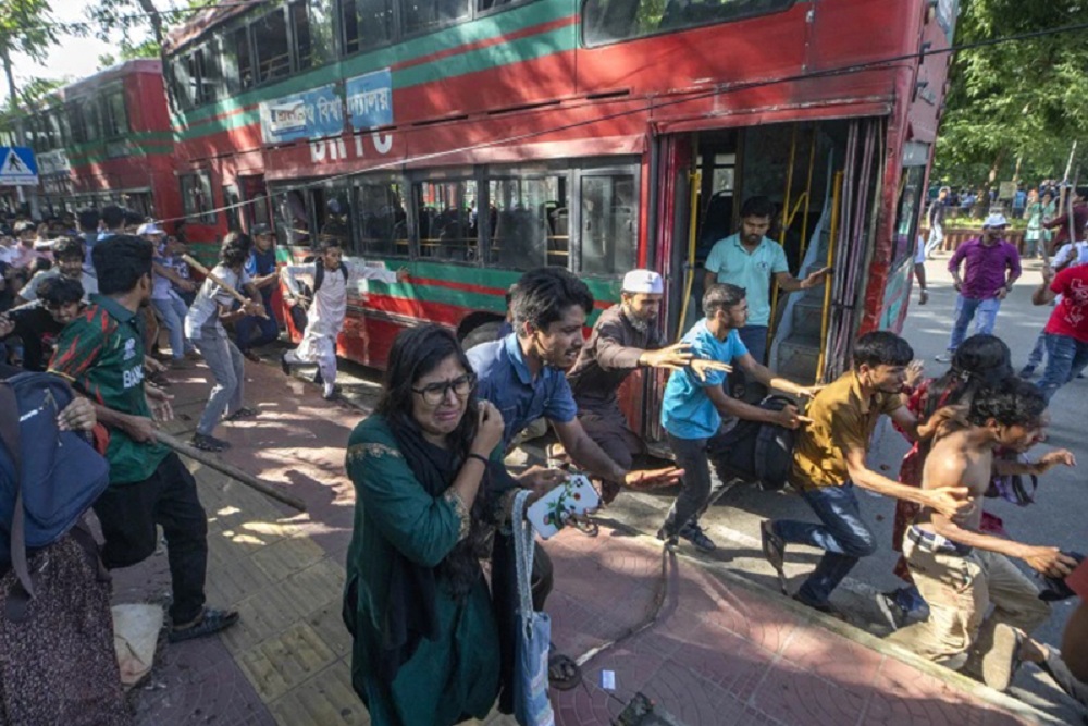 बङ्गलादेशमा रहेका नेपाली विद्यार्थीहरूलाई अत्यावश्यक काममा बाहेक बाहिर ननिस्कन अनुरोध