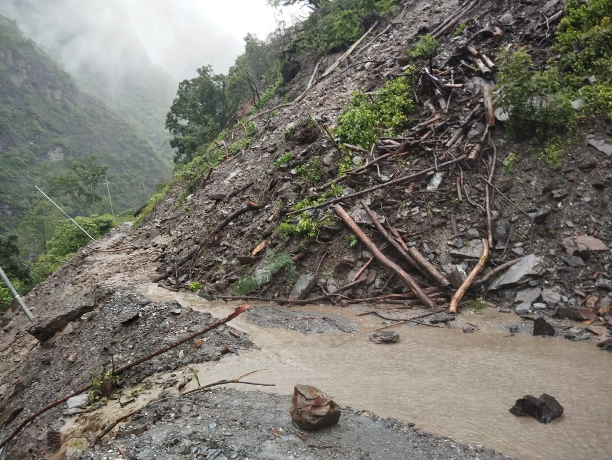 पहिरोबाट कालीगण्डकी कोरिडोर अवरुद्ध