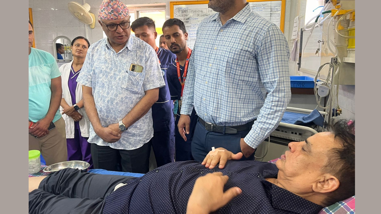 अभिनेता हरिवंश आचार्य अस्पताल भर्ना