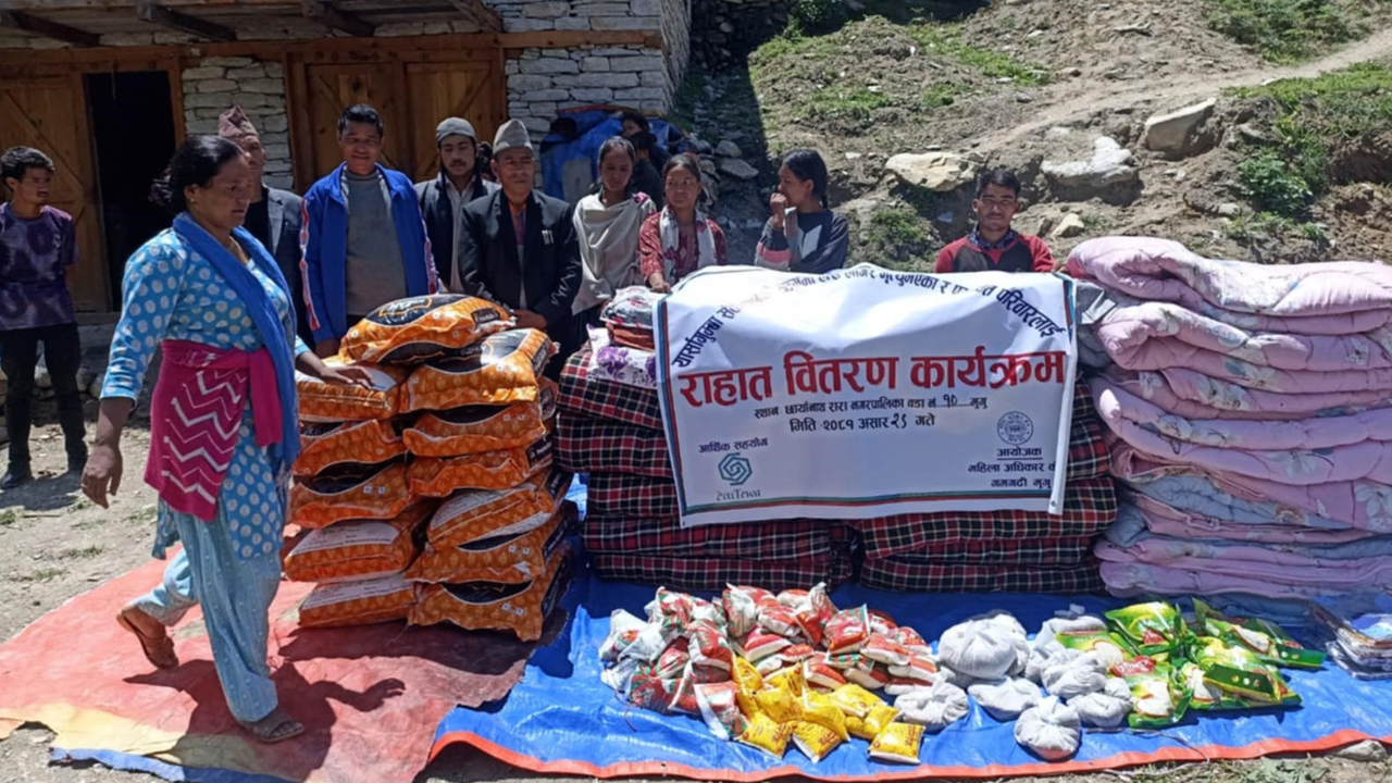 यार्सा खोज्न पाटन पुग्दा ज्यान गुमाएकाका परिवारलाई राहत प्रदान